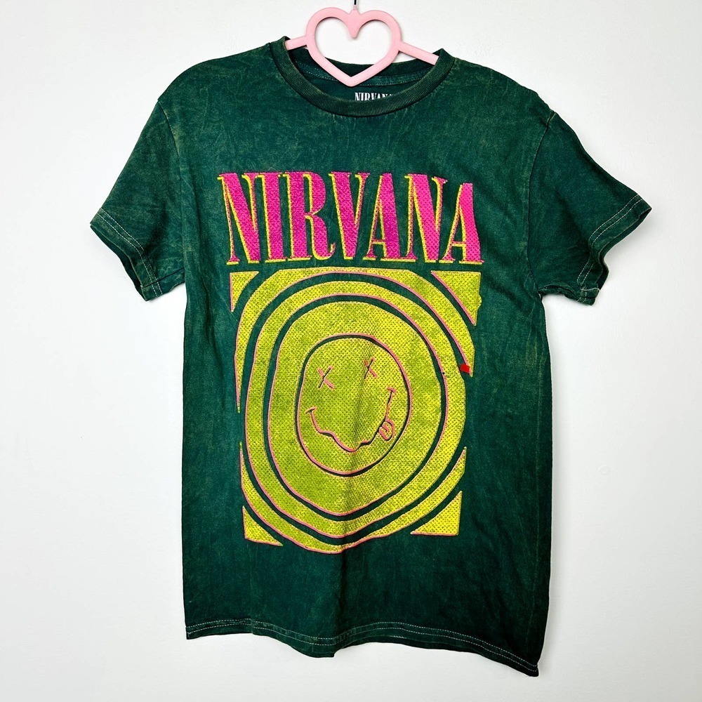 Nirvana NWOT Unisex Smile Green Crew Neck Short Sleeve Casual T-Shirt Small